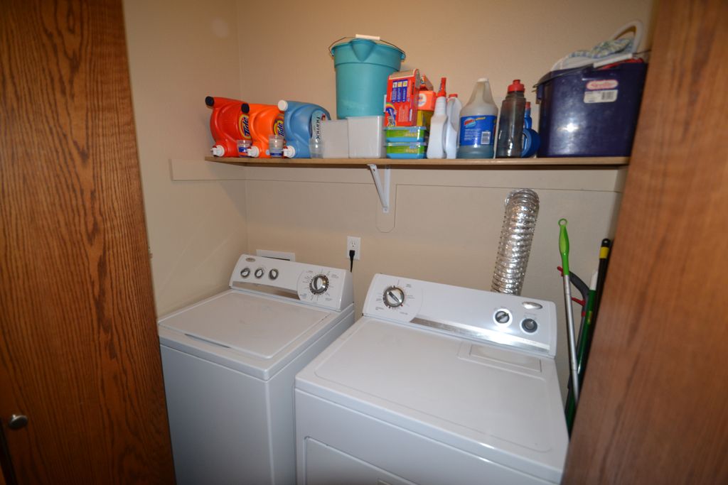 1104 Lakota Ln, Lincoln, ND 2 Bed, 2 Bath SingleFamily