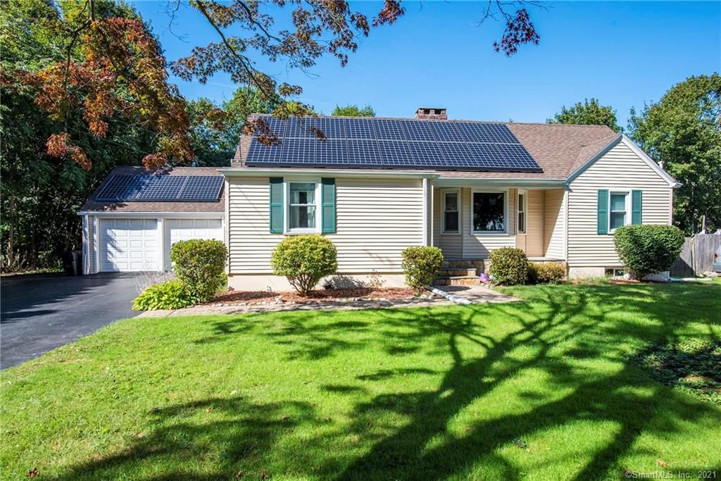 14 Hilltop Ter, North Haven, CT 06473