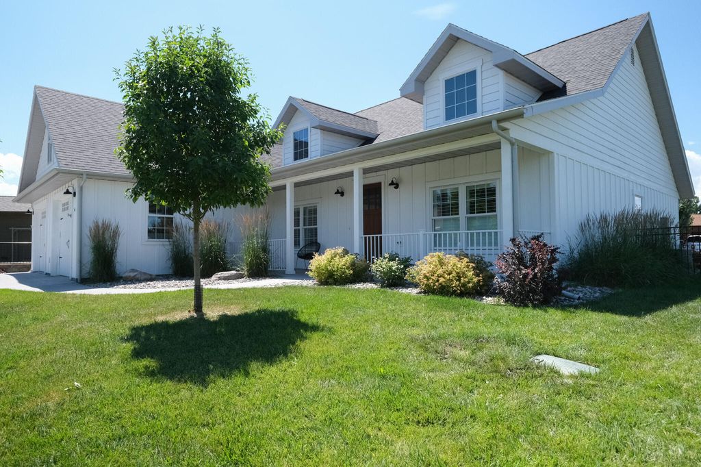 6 Green Meadows Dr, Sheridan, WY 82801