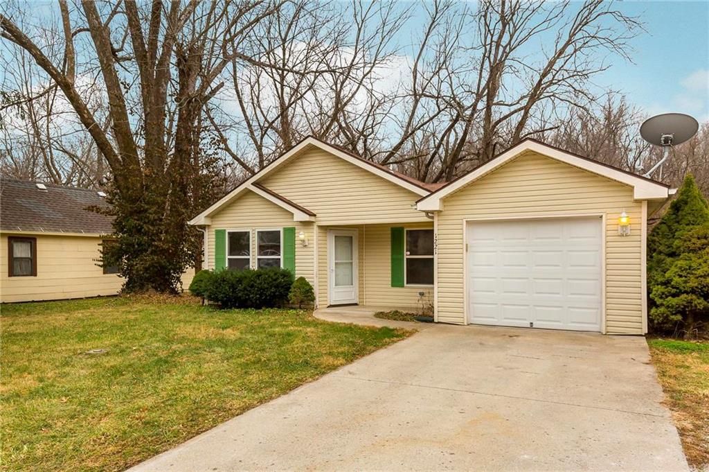 1221 Cherokee St, Leavenworth, KS 2 Bed, 1 Bath SingleFamily Home