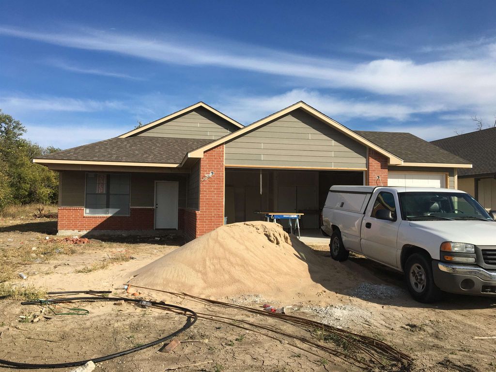 5398 N Pebblecreek St, Wichita, KS 67226