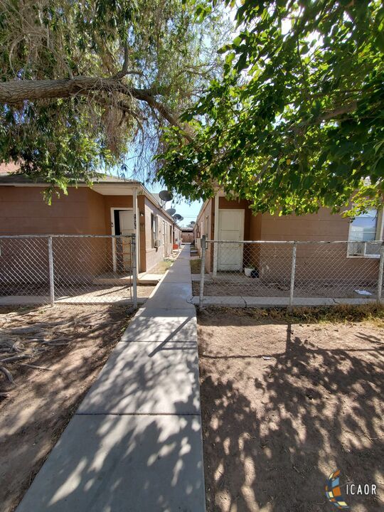 1075 W State St, El Centro, CA 92243