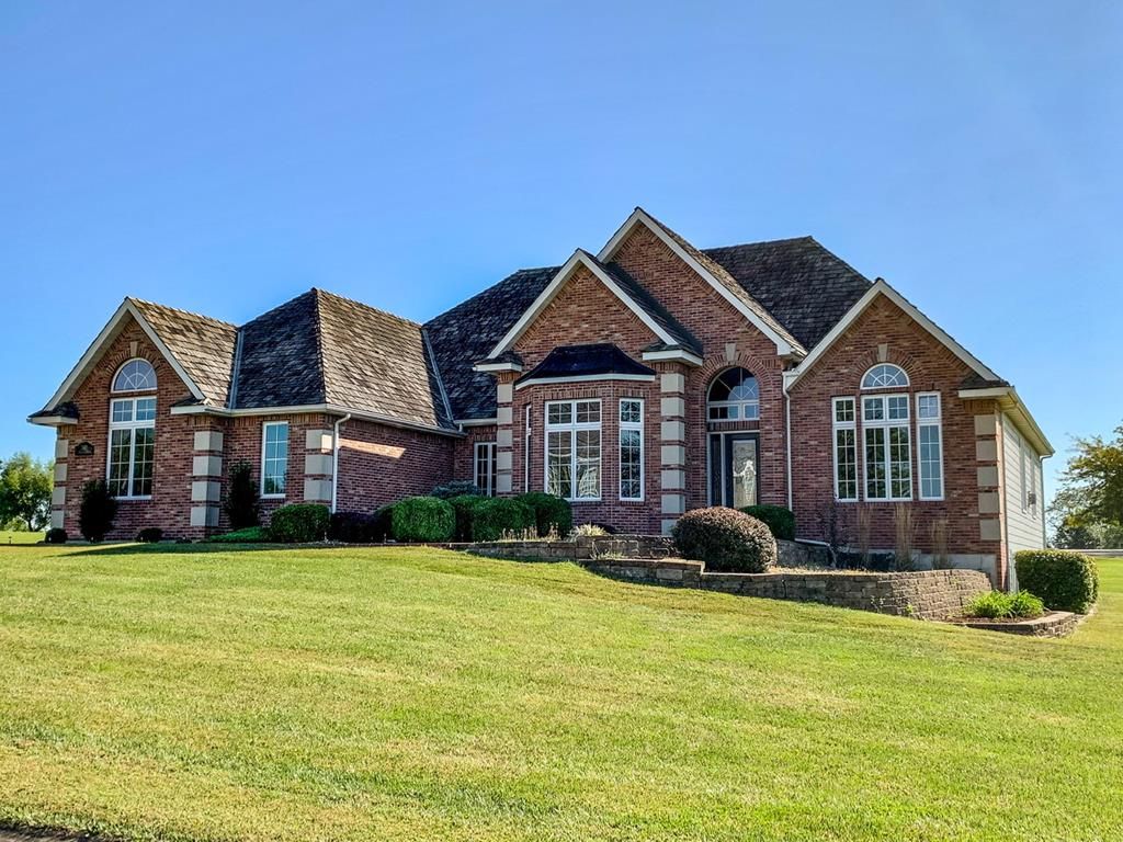 2102 Somerset Dr, Kirksville, MO 63501