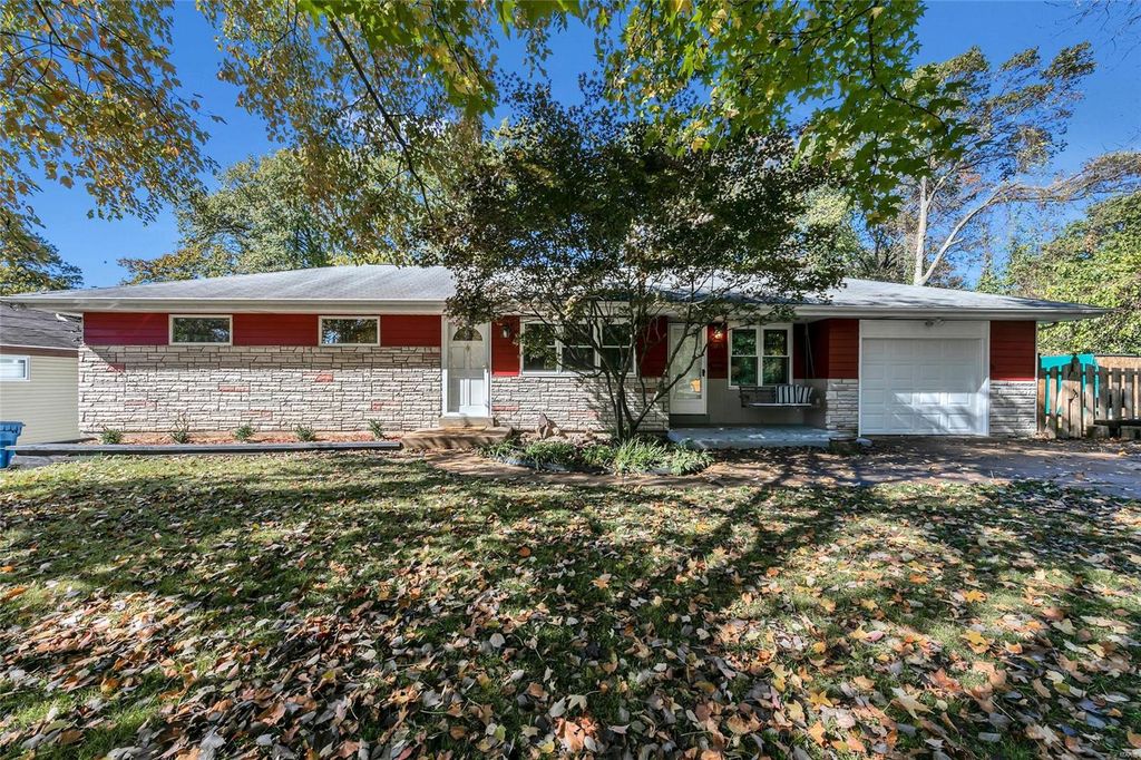 7821 Ivanhoe St, Saint Louis, MO 63123