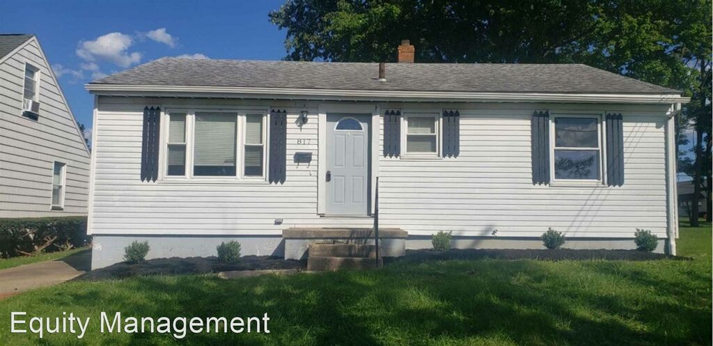 817 Gary Ave, Girard, OH 44420