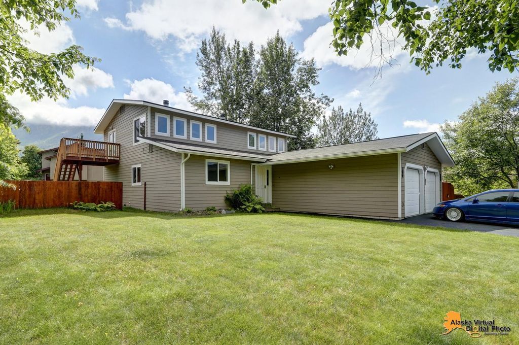 19036 N Chichagof Loop, Eagle River, AK 99577