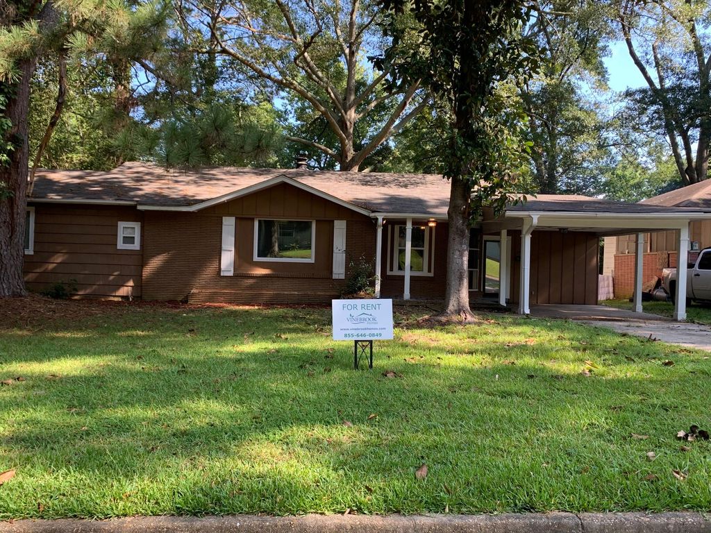 1018 Meadow Heights Dr, Jackson, MS 39206