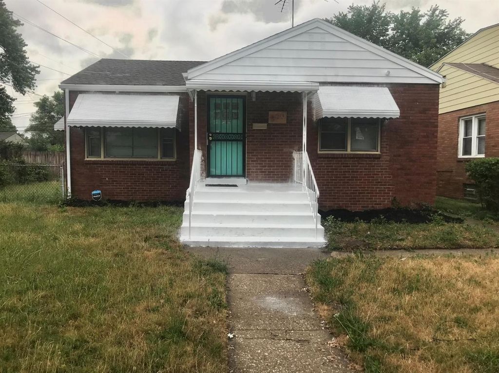 560 W 19th Pl, Gary, IN 46407