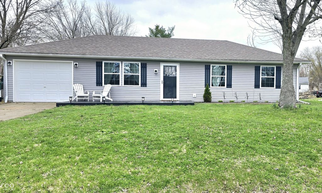 140 Hitchcock Dr, Hope, IN 47246