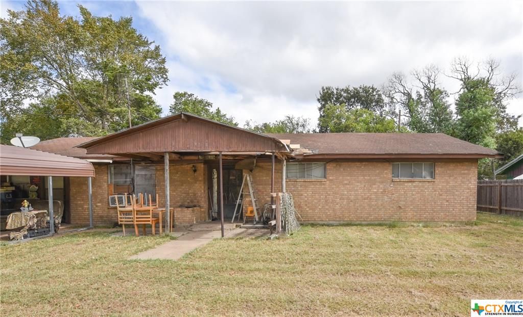 904 Westview Cir, Caldwell, TX 77836