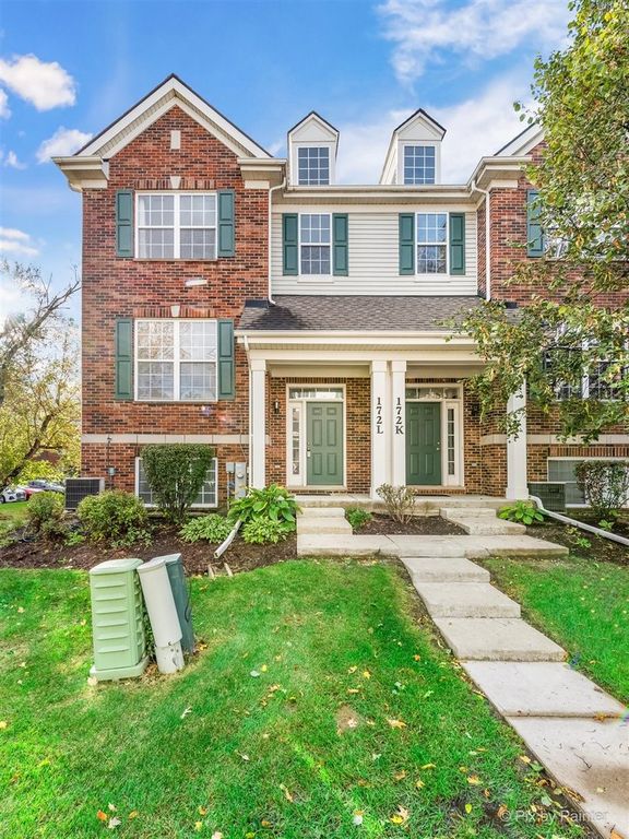 172 N East River Rd #L, Des Plaines, IL 60016