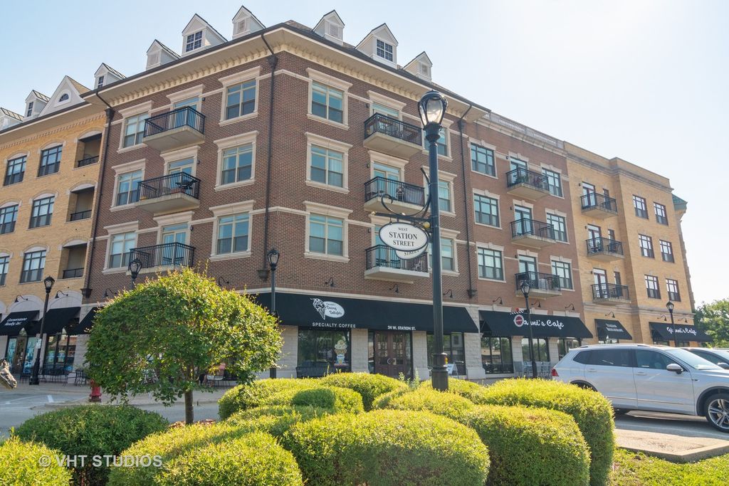 24 W Station St #308, Palatine, IL 60067