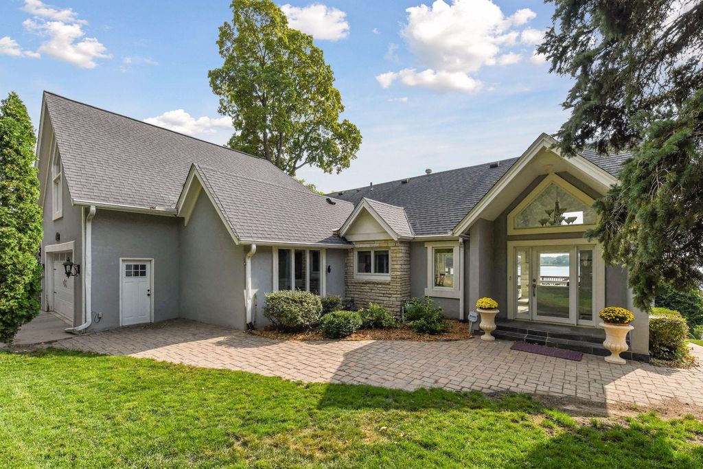 4687 Island View Dr, Mound, MN 55364