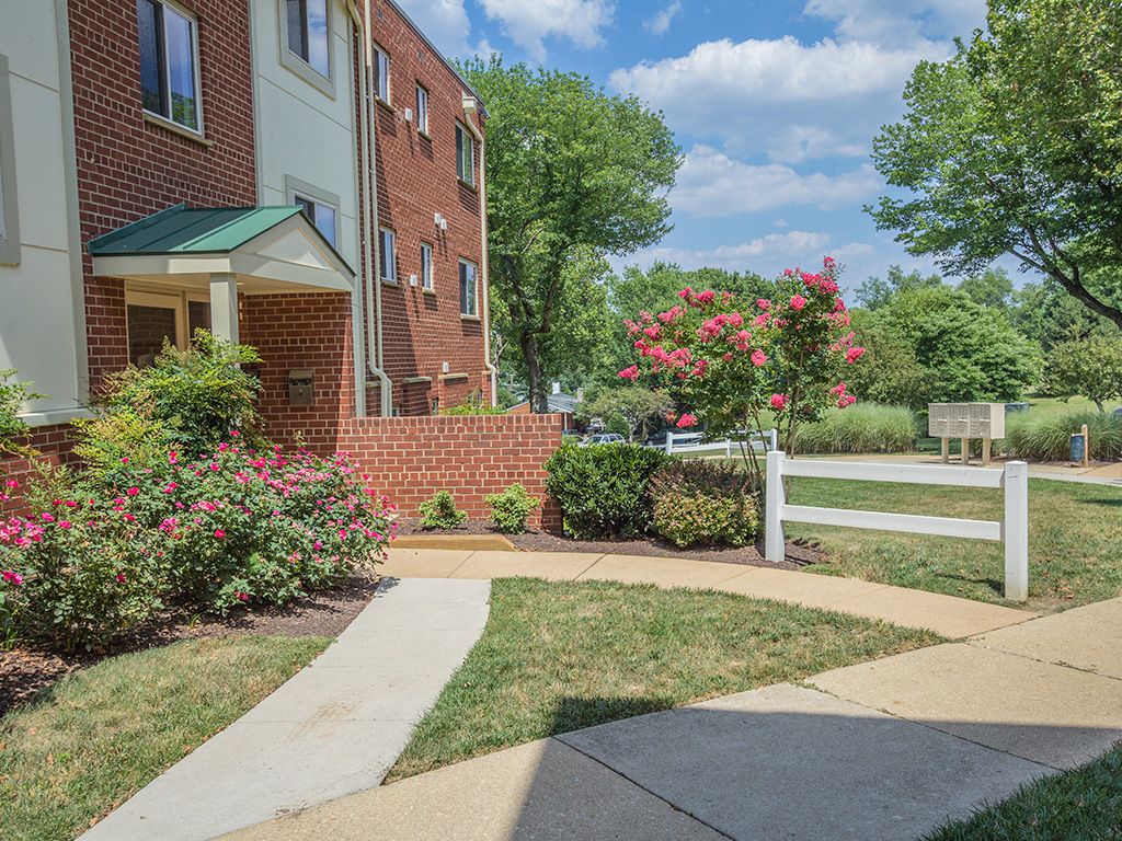 6374 Beryl Rd, Alexandria, VA 22312