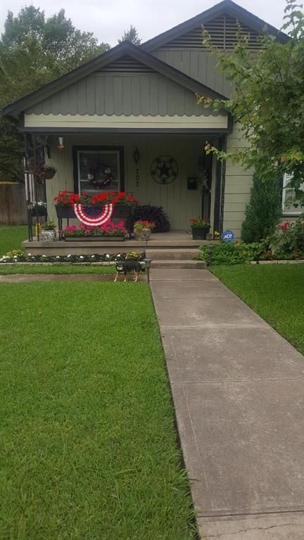 707 N Sherman St, Ennis, TX 75119 - 2 Bed, 1 Bath Single-Family Home