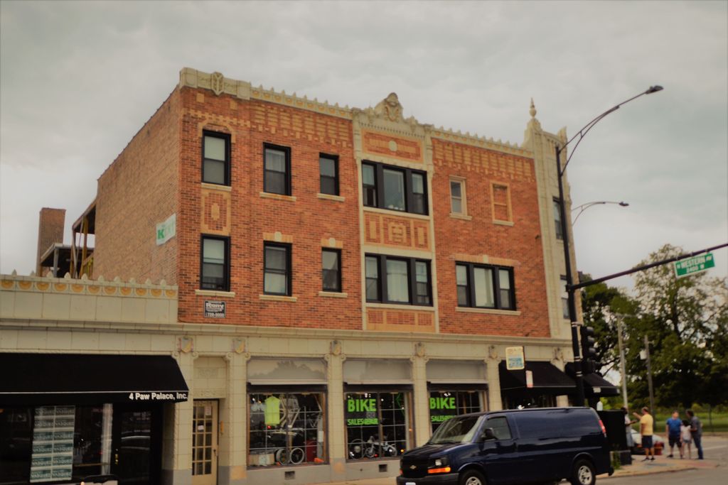 5600 N Western Ave, Chicago, IL 60659