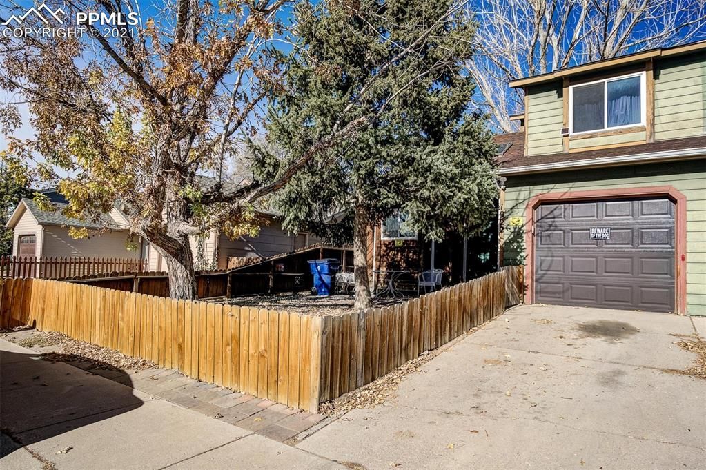 1922 Copper Creek Dr, Colorado Springs, CO 80910