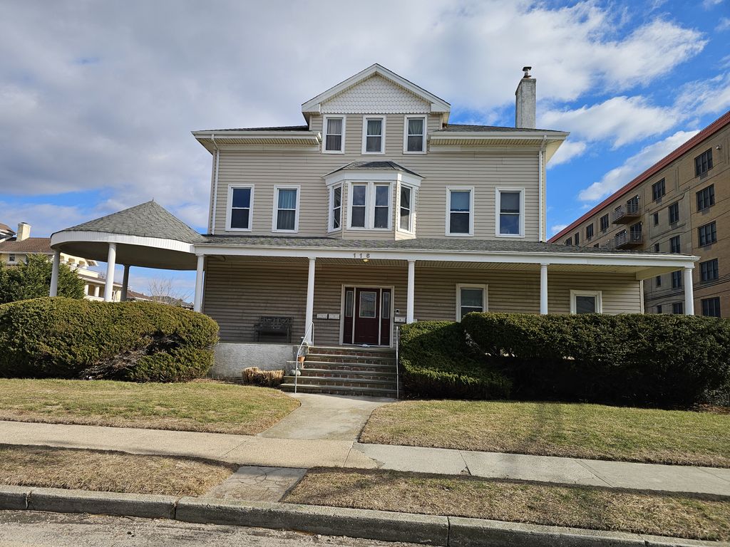 116 Riverside Blvd #3, Long Beach, NY 11561