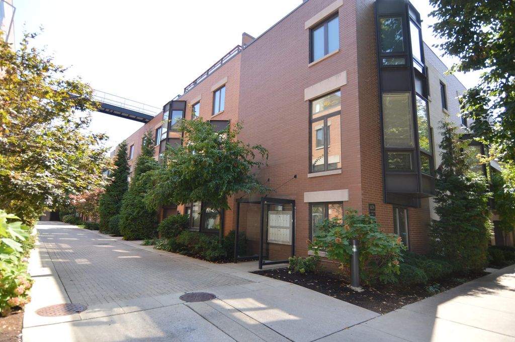 1439 N Cleveland Ave #A, Chicago, IL 60610