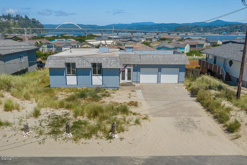 209 NW Oceania Dr, Waldport, OR 97394