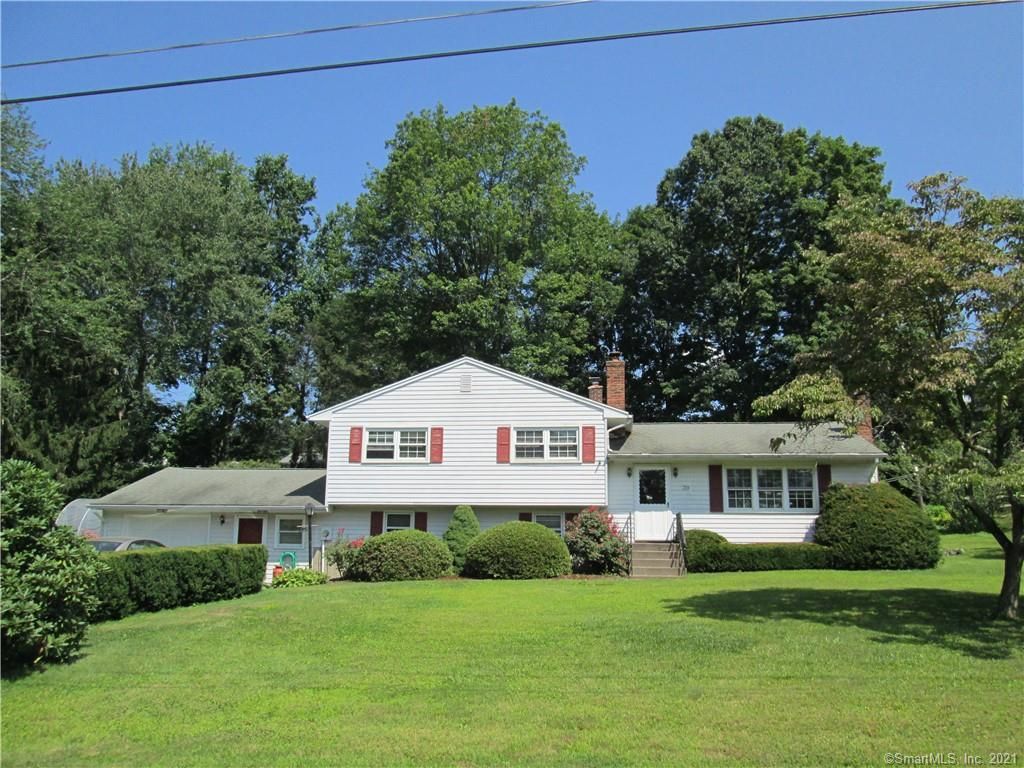 39 Adella St, Naugatuck, CT 06770