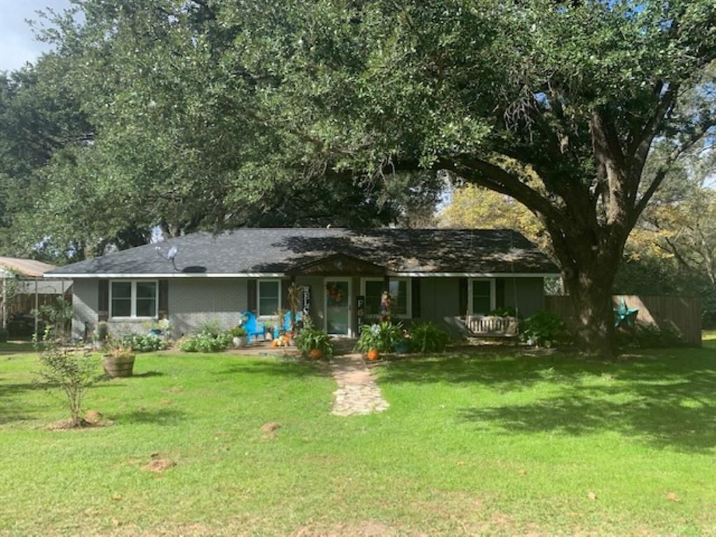 2815 18th St, Hempstead, TX 77445
