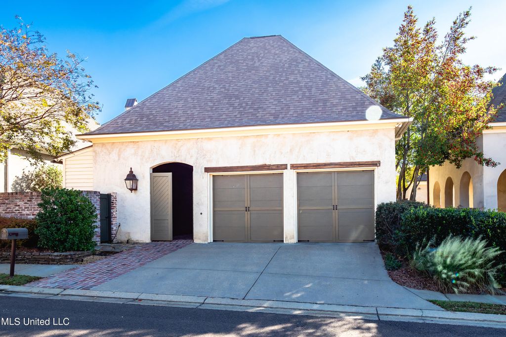 6 Arlington Park, Jackson, MS 39211 See Estimated Value