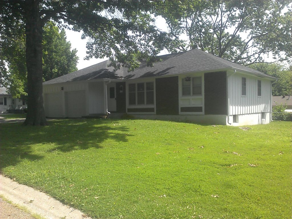 1702 S Benton Ave, Marshall, MO 65340 Trulia