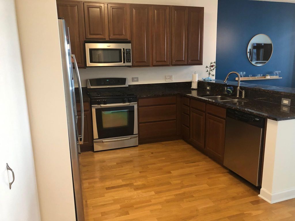 1600 S Prairie Ave #1706, Chicago, IL 60616