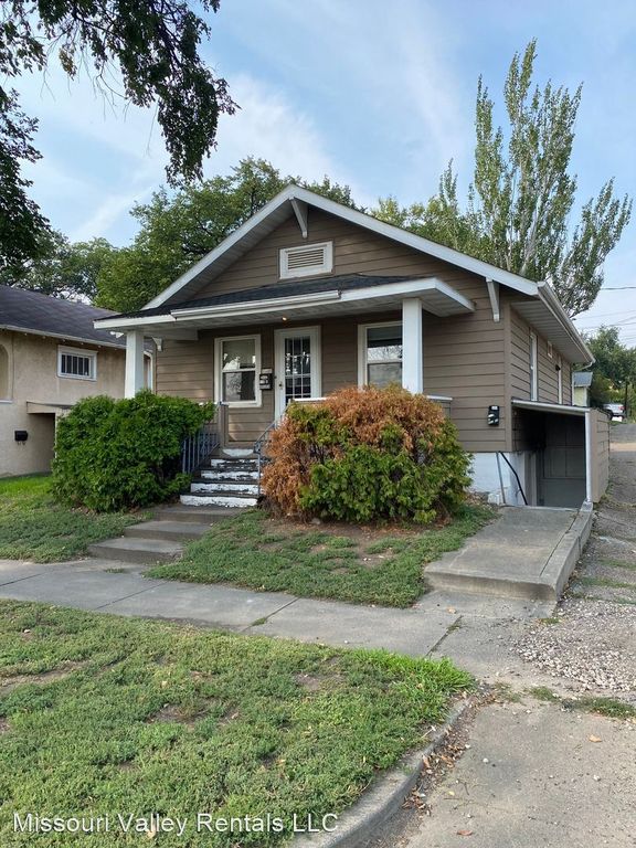 110 1/2 E Rosser Ave, Bismarck, ND 58501