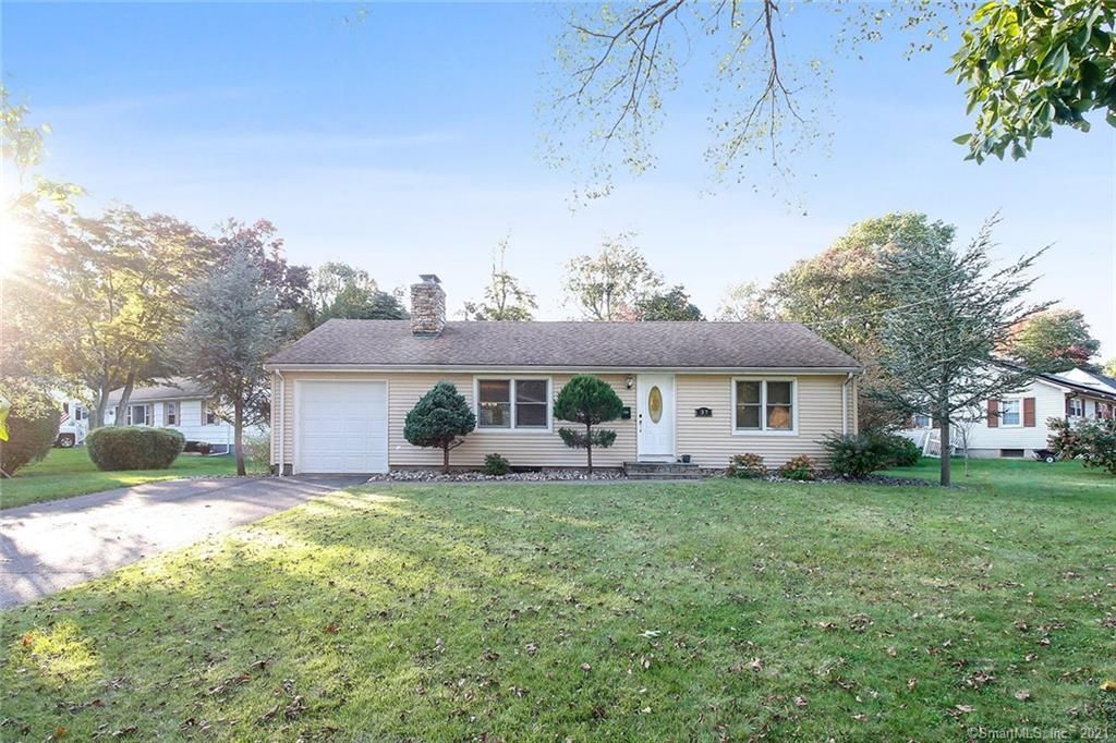 37 Cedar St, Wethersfield, CT 06109