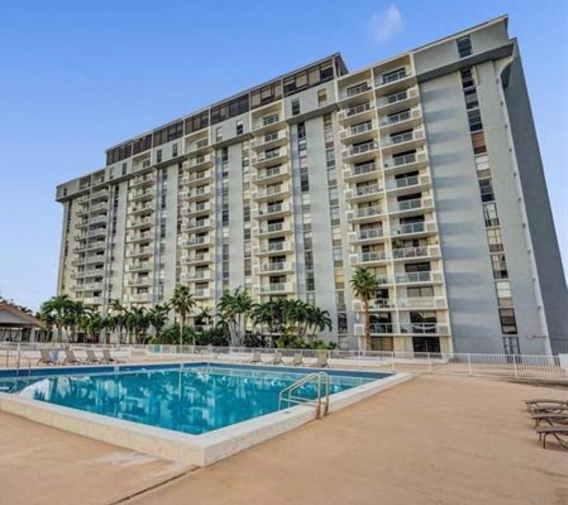 13499 Biscayne Blvd #408, Miami, FL 33181