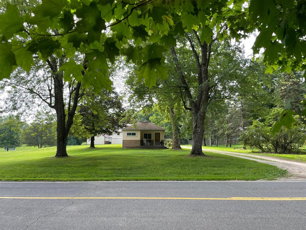 6172 Green Rd, Haslett, MI 48840