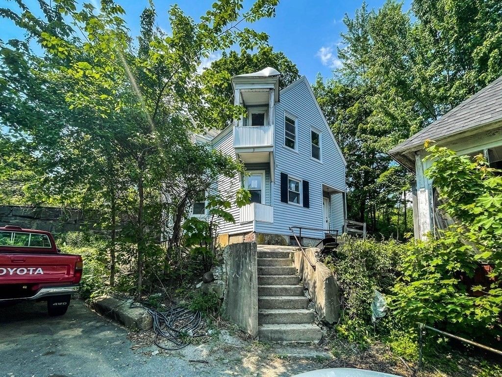 3 Avon Pl, Fitchburg, MA 01420