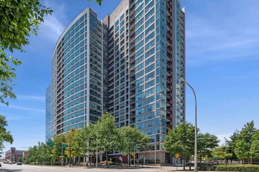 900 S Clark St Apartments