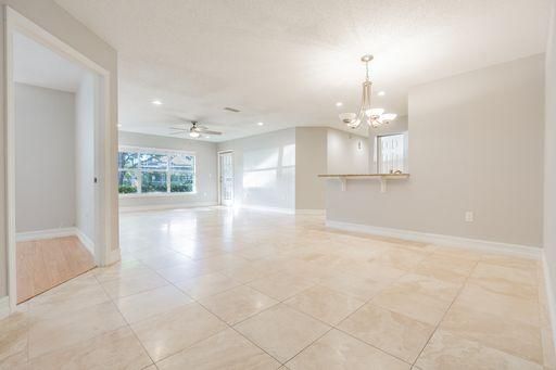 912 Normandy Trace Rd, Tampa, FL 33602