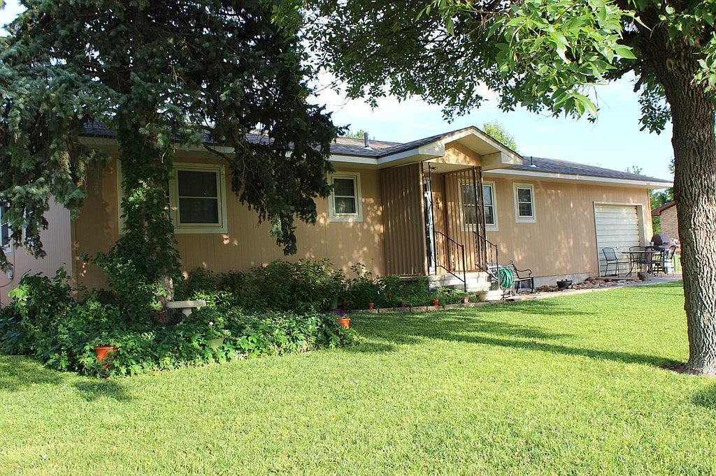 948 Emery Ln, Elkhart, KS 67950