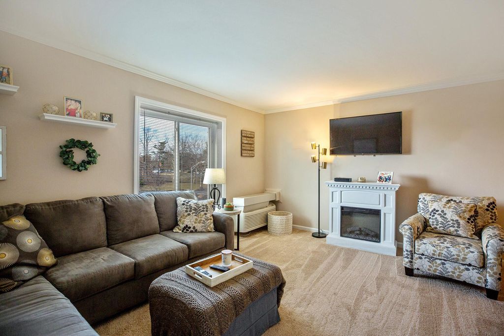 10 Lucas Ln, Voorhees, NJ 08043