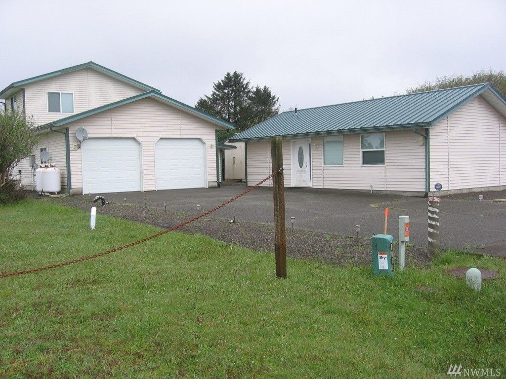 172 S  Razor Clam Dr SW, Ocean Shores, WA 98569