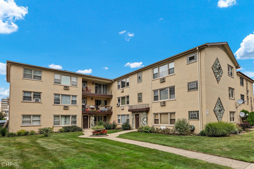 8544 W Rascher Ave #3E, Chicago, IL 60656