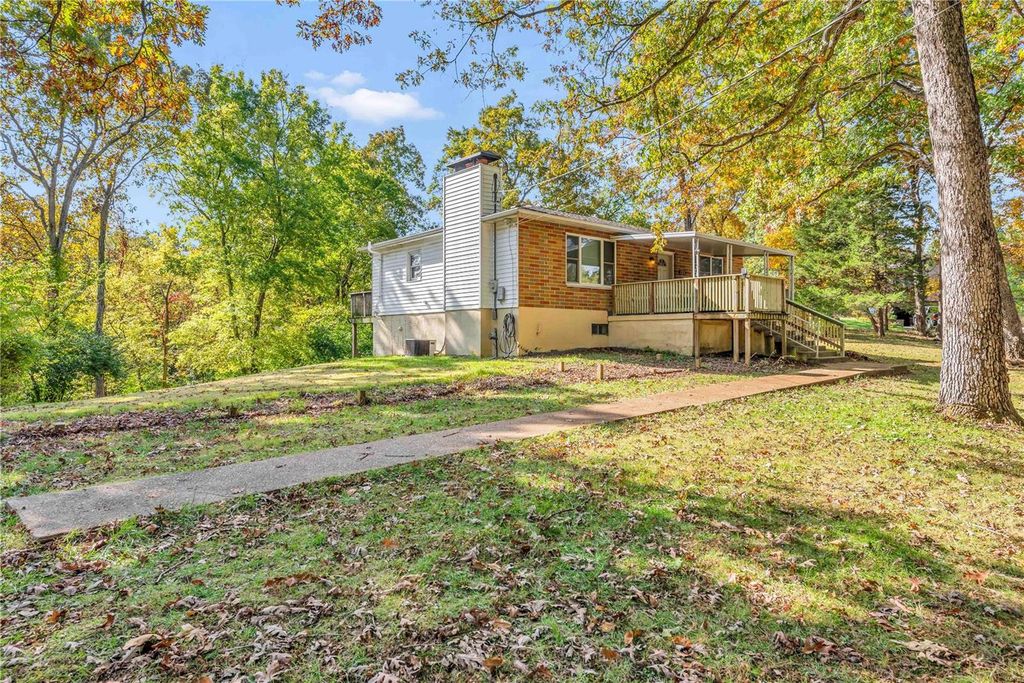 223 Valley Dell Dr, Fenton, MO 63026