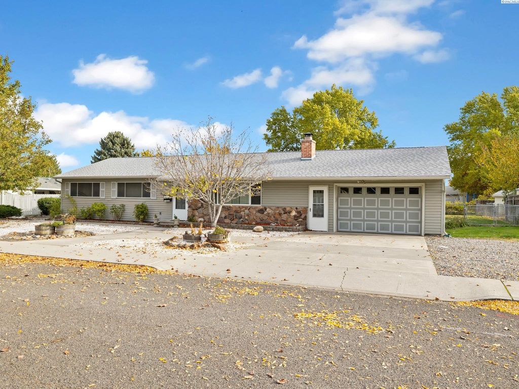 628 N Dennis Pl, Kennewick, WA 99336