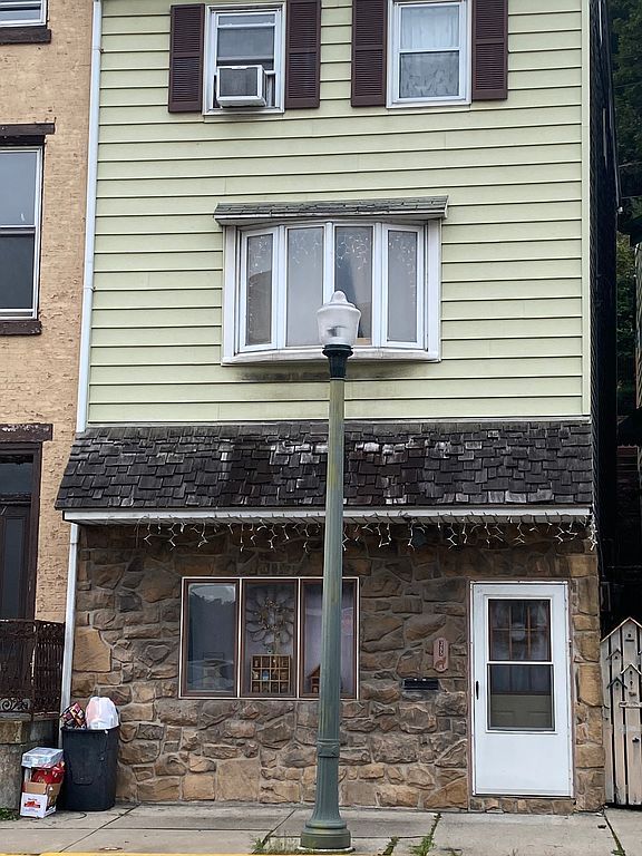 385 S Centre St, Pottsville, PA 17901