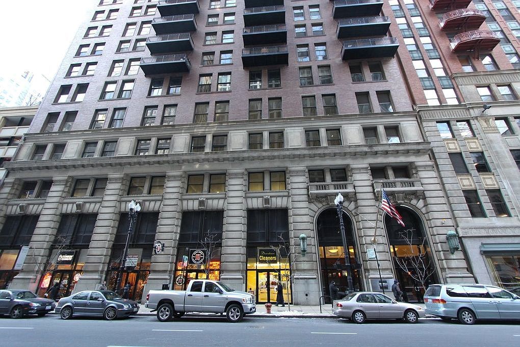 212 W Washington St #1110, Chicago, IL 60606