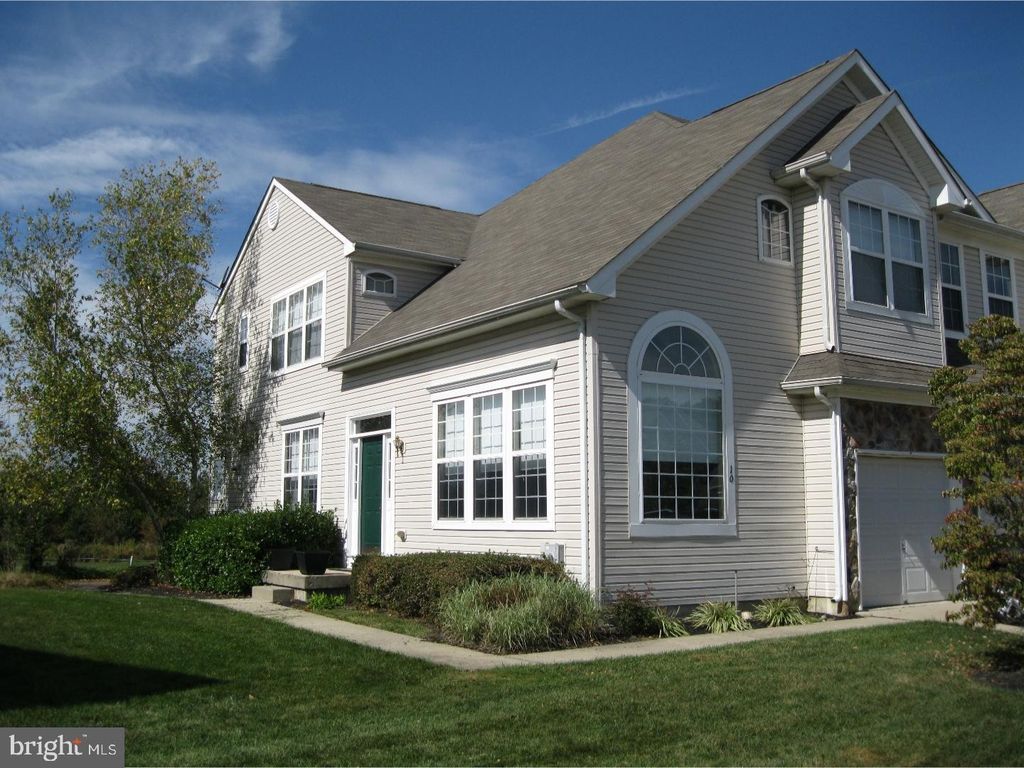 10 Saint Andrews Ct, Mount Holly, NJ 08060