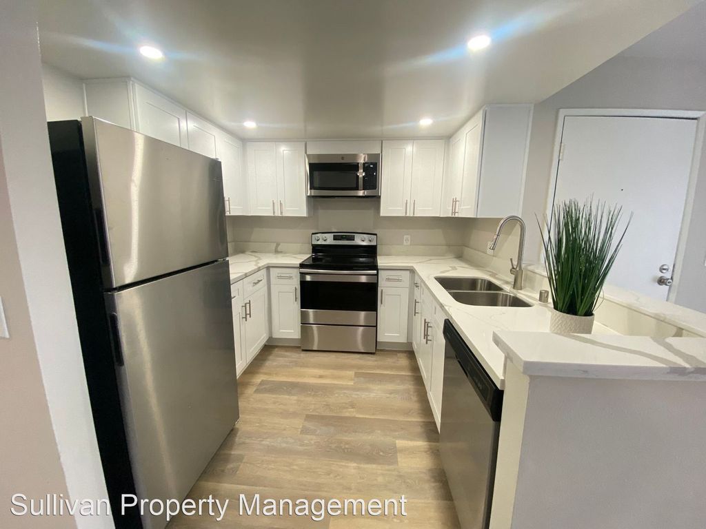 2550 College Pl, Fullerton, CA 92831