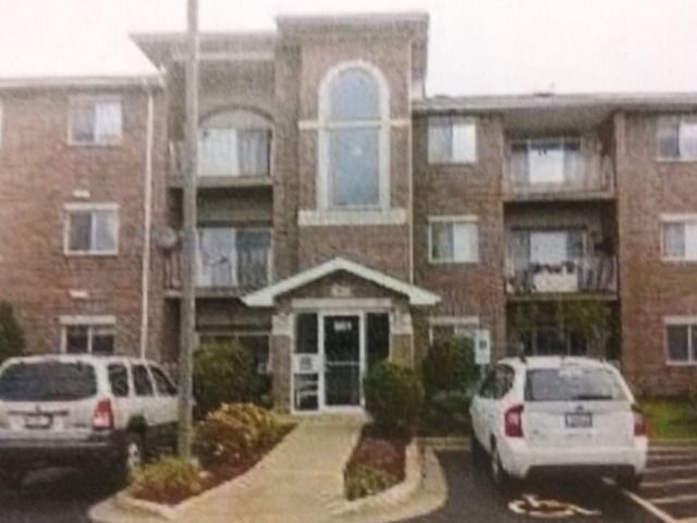 881 N Swift Rd #304, Addison, IL 60101