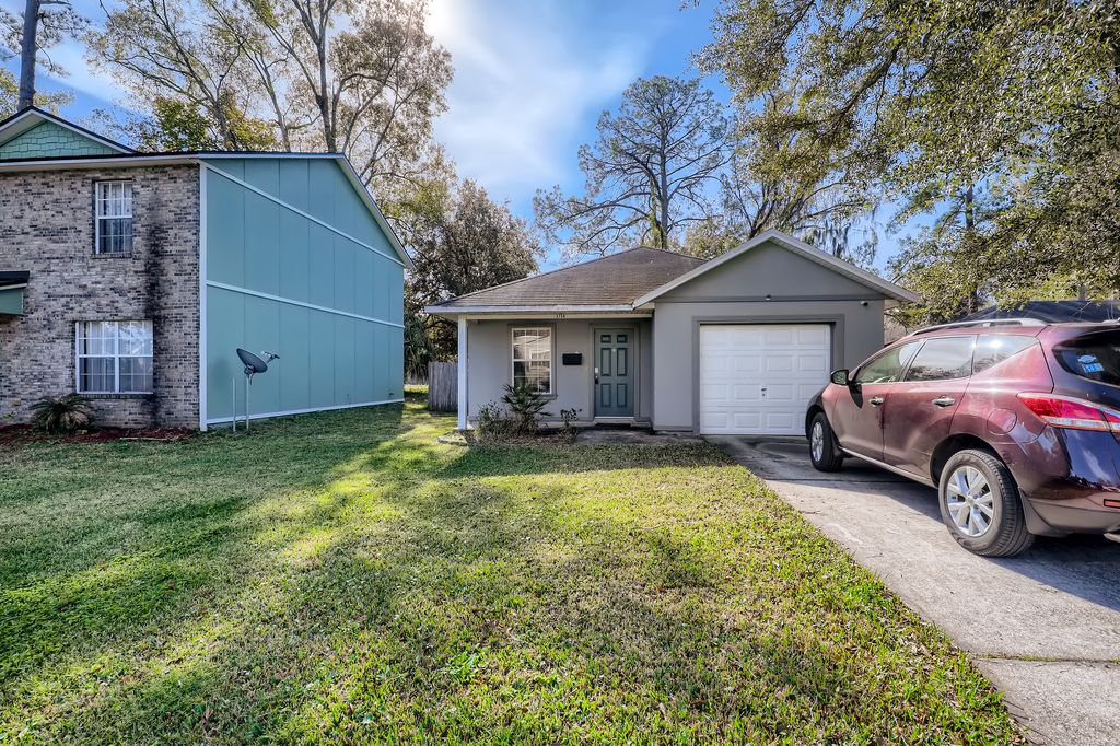 3750 Warwick St, Jacksonville, FL 32207