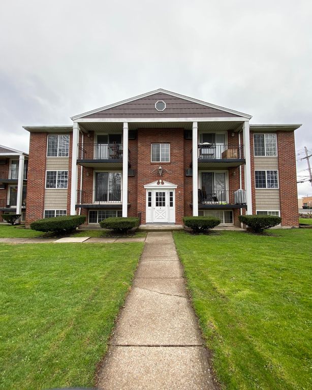 9 McConkey Dr #1, Buffalo, NY 14223