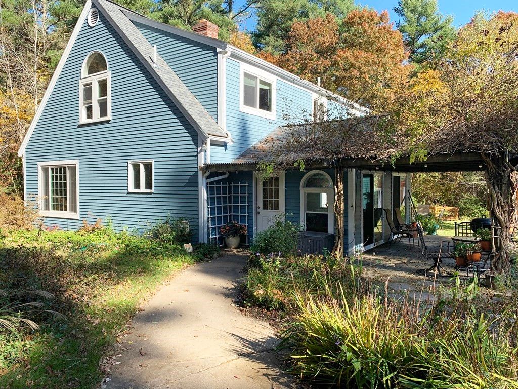 18 Hill St, Lakeville, MA 02347